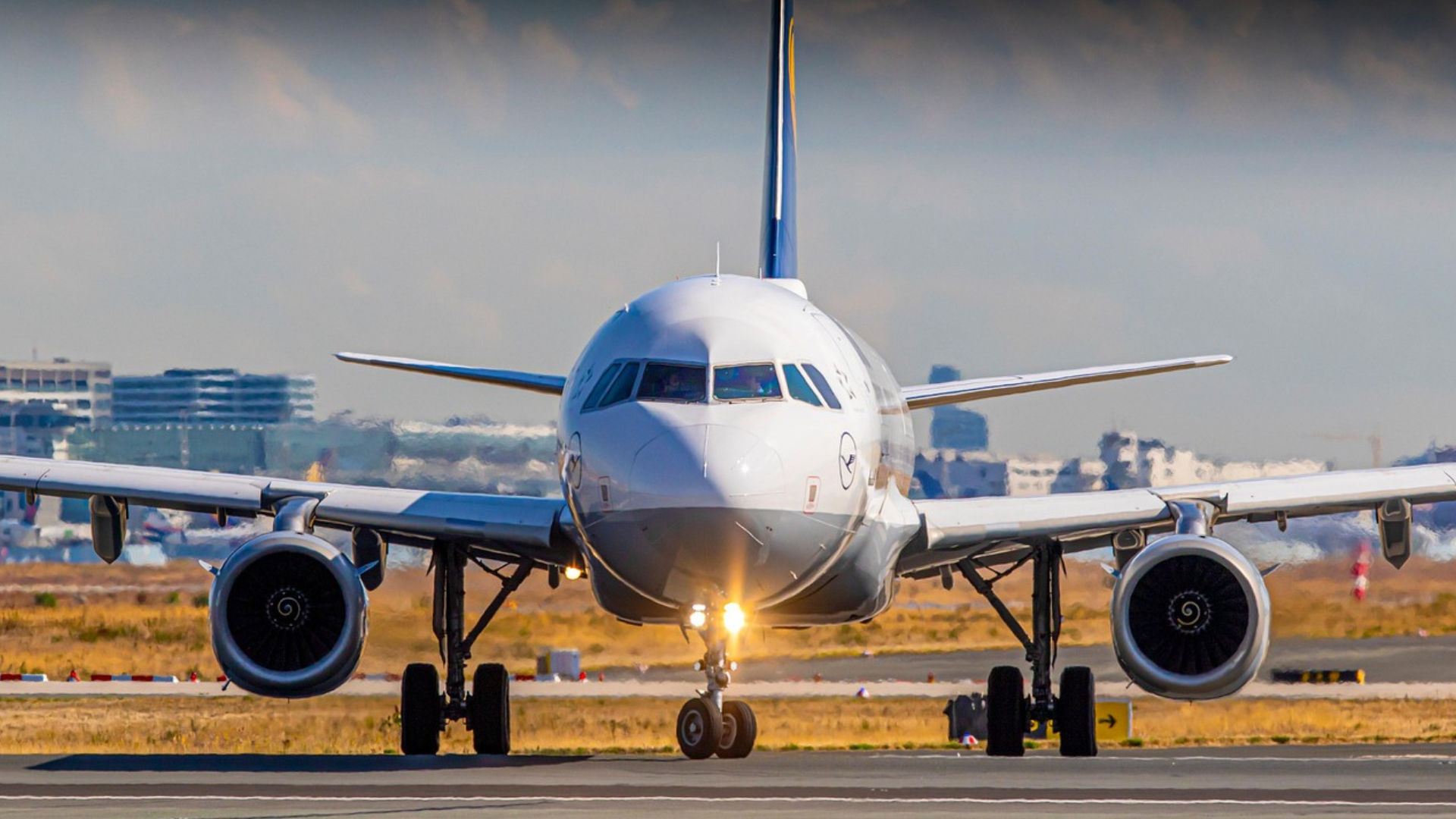 Flugzeug auf dem Rollfeld